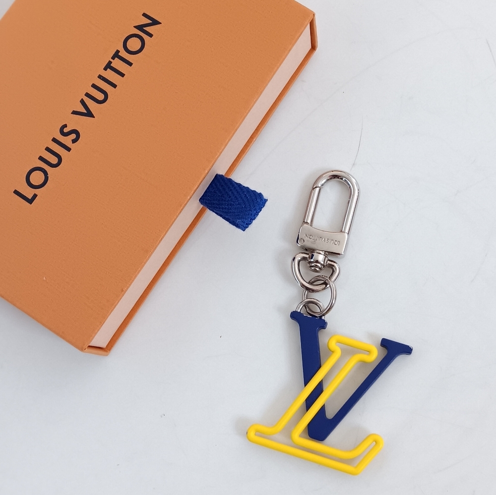 Louis Vuitton ✨️2021 LV Line Key Holder MP3018 - Picture 3 of 11